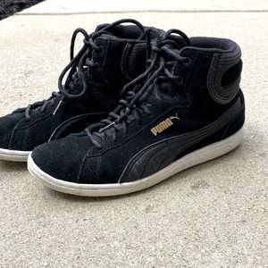 Mid top black pumas